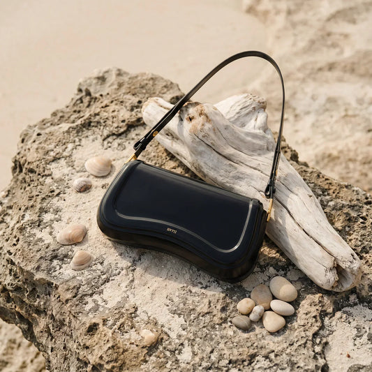 Women's Handbags: The Accessory That Transforms Any Outfit